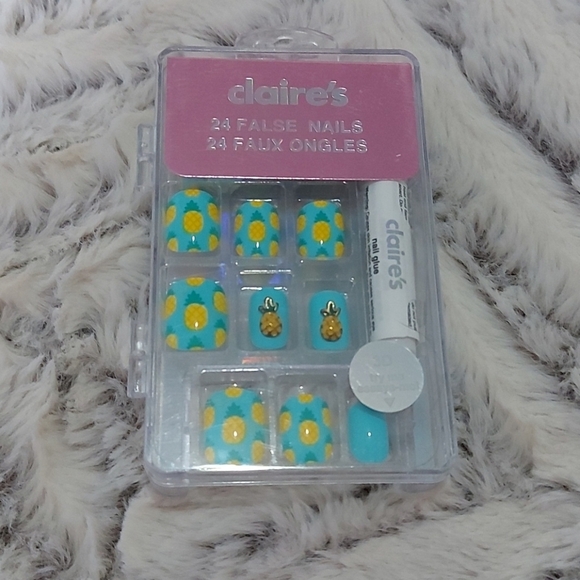 2 BNIB Claire's  False Nails - Picture 2 of 4
